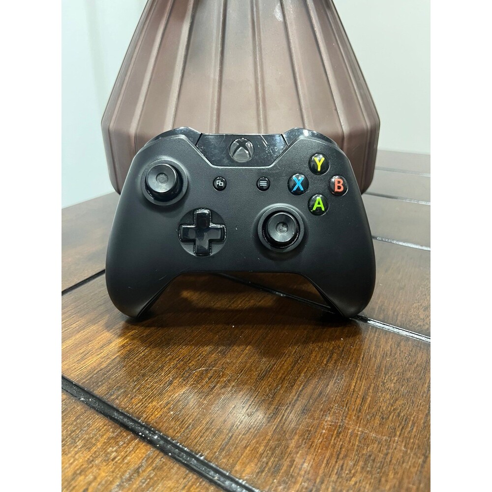 OEM Microsoft Xbox One Black Controller - Missing Battery Lid ONLY FOR PARTS